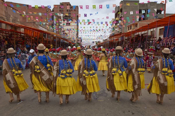 Morenada Tanzgruppe beim Oruro Karneval — Stockfoto