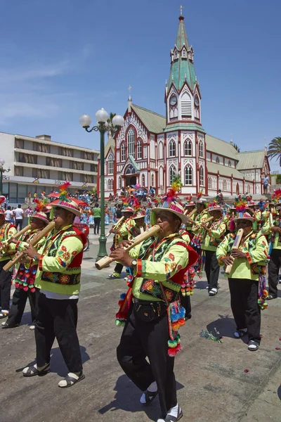 Banda de um Grupo de Dança Pueblo no Carnaval Arica — Fotografia de Stock