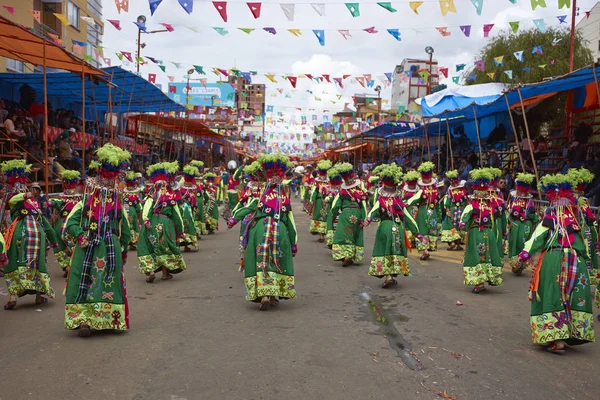 Tinkus dansçılar: Oruro karnavalında