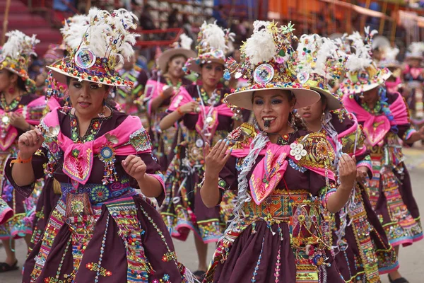 Tinkus dansers op het carnaval van Oruro — Stockfoto