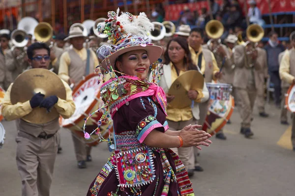 Tinkus a táncosok a Oruro karnevál — Stock Fotó