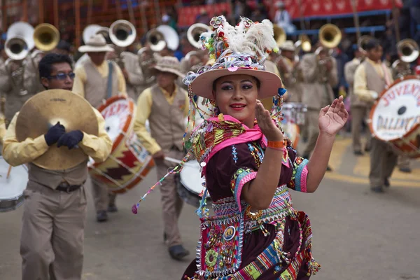 Tinkus dansers op het carnaval van Oruro — Stockfoto