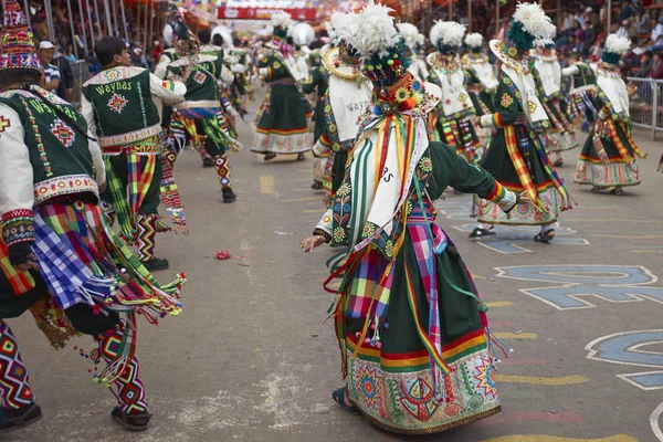 Ballerini di Tinkus al Carnevale di Oruro — Foto Stock