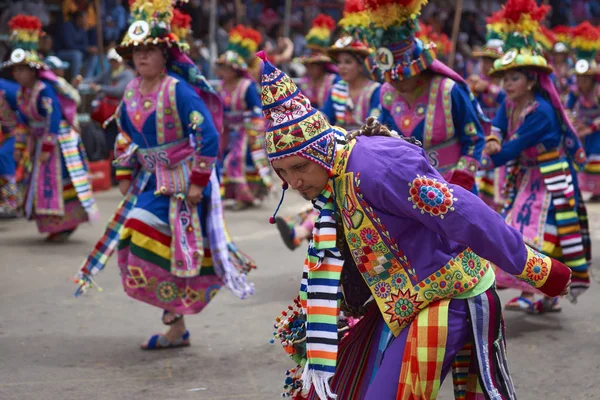 Tinkus néptánccsoport, a Oruro karnevál — Stock Fotó