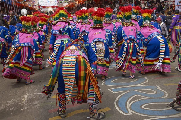 Tinkus dansgrupp på Oruro Carnival — Stockfoto