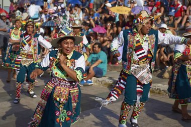 Tinkus dans grubu Arica, Chile bölgesindeki gerçekleştirme