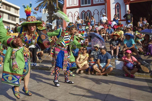 Tinkus tanzgruppe auftritt in arica, chile — Stockfoto