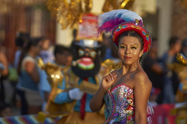 Morenada-Tänzerin beim Karneval von Arica — Stockfoto