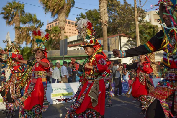 Tinkus tanzgruppe auftritt in arica, chile — Stockfoto