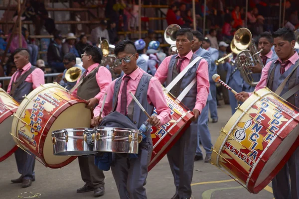 Oruro Bolívia Fevereiro 2017 Pessoas Ornamentam Fantasias Desfilar Pela Cidade — Fotografia de Stock