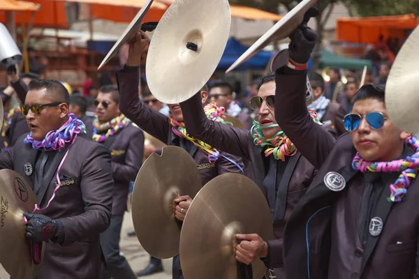 Oruro Bolivien Ruari 2017 Människor Utsmyckar Kostymer När Paraderar Genom — Stockfoto