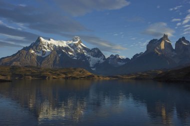Torres del Paine Millî Parkı dağlarında