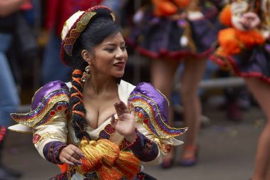 Caporales dansçılar: Oruro karnavalında