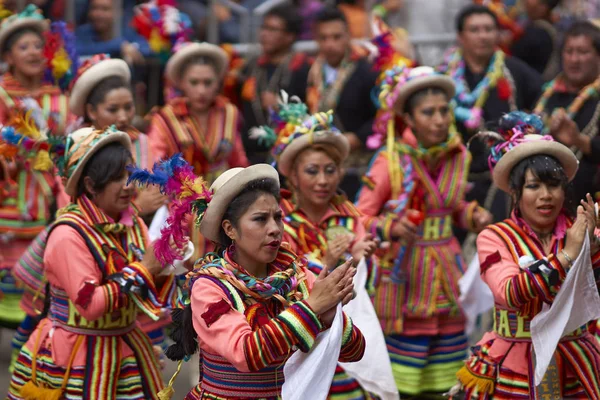 Volksdans groep op het carnaval van Oruro — Stockfoto