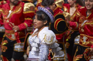 Caporales dans grubu: Oruro karnavalında
