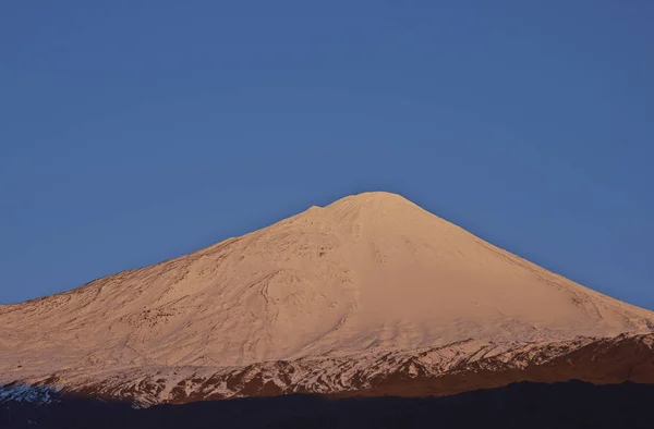Вулкан Антуко в национальном парке Лагуна-де-Лаха, Чили — стоковое фото
