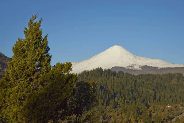 Вулкан Антуко в национальном парке Лагуна-де-Лаха, Чили — стоковое фото