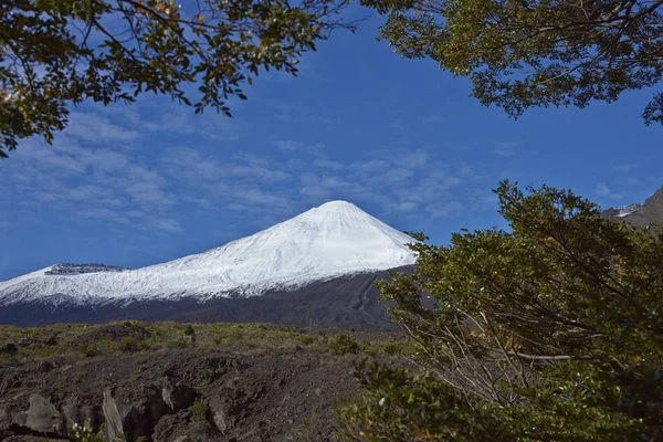 Vulcão Antuco no Parque Nacional Laguna de Laja, chile — Fotografia de Stock