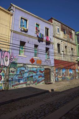 Valparaiso, renkli binalar