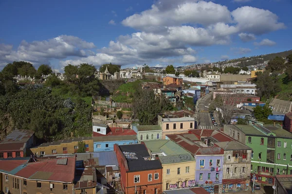 Färgglada hus i Valparaiso — Stockfoto