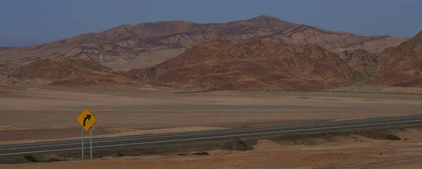 Pan-Amerikaanse snelweg in de Atacama woestijn — Stockfoto