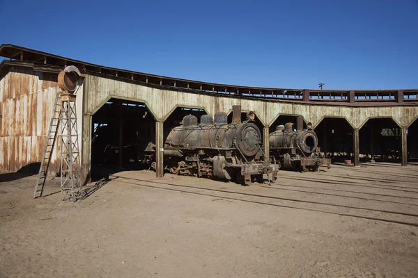 Barracão de motor histórico na estação ferroviária de Baquedano — Fotografia de Stock