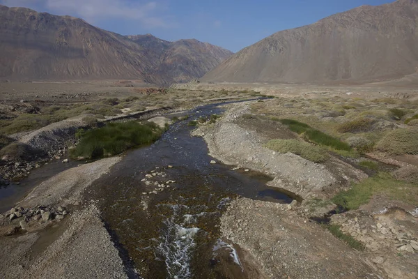 Річка в пустелі Атакама — стокове фото