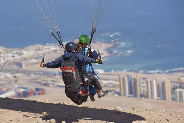 Paragliding nad Iquique na pobřeží Chile — Stock fotografie