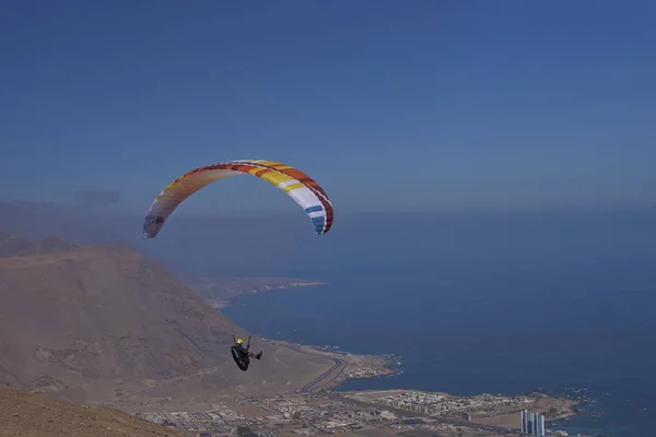 Paragliding nad Iquique — Stock fotografie