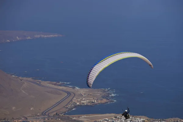Paragliding nad Iquique — Stock fotografie