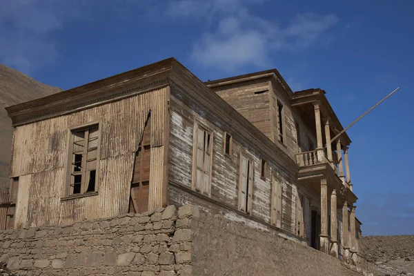 Historiska byggnader av Pisagua i norra Chile — Stockfoto