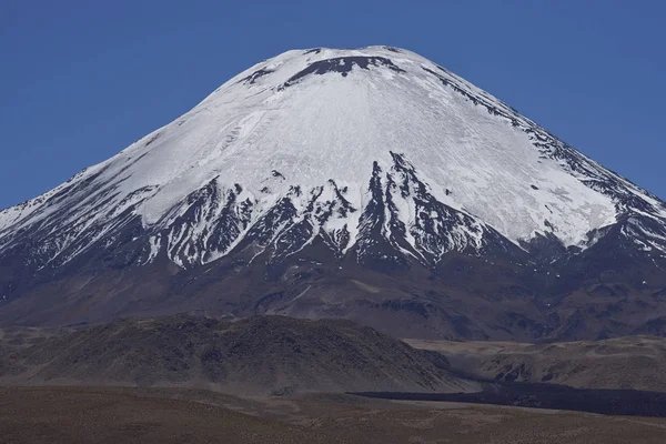 Vulkan parinacota im lauca nationalpark — Stockfoto
