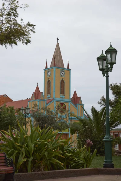 Chiesa Colorata Nella Piazza Principale Taltal Sulla Costa Del Cile — Foto Stock