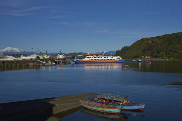 Puerto Montt Chile November 2017 Ferry Approaching Loading Ramp Preparation — Stock Photo, Image