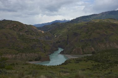 Rio Chacabuco izdiham Rio Baker Carretera Austral Patagonia, Şili'deki boyunca buzul mavi sularına ile