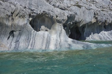 Mermer mağaralar Carretera Austral Kuzey Patagonia, Şili'deki boyunca Lago genel Carrera kıyı üzerinde.