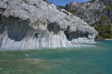 Mermer mağaralar Carretera Austral Kuzey Patagonia, Şili'deki boyunca Lago genel Carrera kıyı üzerinde.