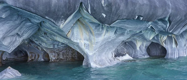 Grutas Mármore Formadas Pela Erosão Água Margem Lago General Carrera — Fotografia de Stock