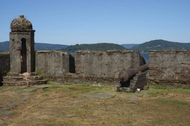 Valdivia, Los Lagos, Chile - 31 Ocak 2018: Tarihi kıyı Kalesi, Güney Şili Valdivia şehir için yaklaşmayı engelleyecek İspanyollar tarafından inşa Corral.