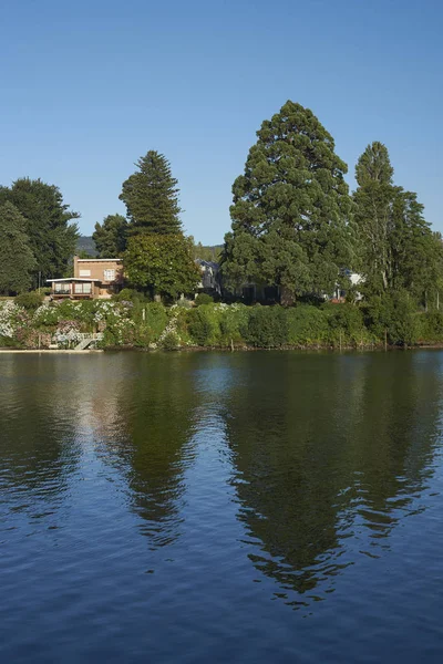 Valdivia Los Lagos Chile Janeiro 2018 Edifício Histórico Com Jardim — Fotografia de Stock