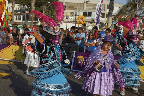 Arica Chile Lutego 2017 Żeńskie Członków Grupy Tanecznej Morenada Kwiecisty — Zdjęcie stockowe