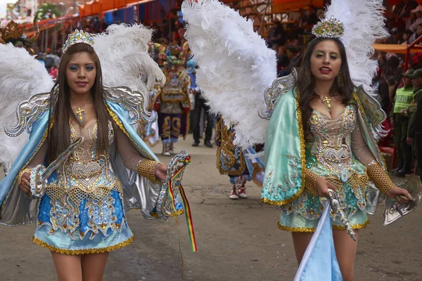 Oruro Bolívia Fevereiro 2017 Dançarinos Diablada Trajes Ornamentados Desfilam Pela — Fotografia de Stock