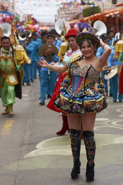 Оруро Боливия Февраля 2017 Года Танцевальная Группа Моренада Красочных Нарядах — стоковое фото