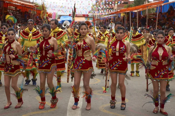 Oruro Bolívia Fevereiro 2017 Dançarinos Tabaco Trajes Coloridos Apresentando Carnaval — Fotografia de Stock