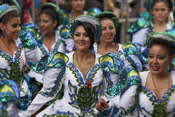 Oruro Bolívia Fevereiro 2017 Caporales Dançarinos Trajes Ornamentados Apresentam Enquanto — Fotografia de Stock