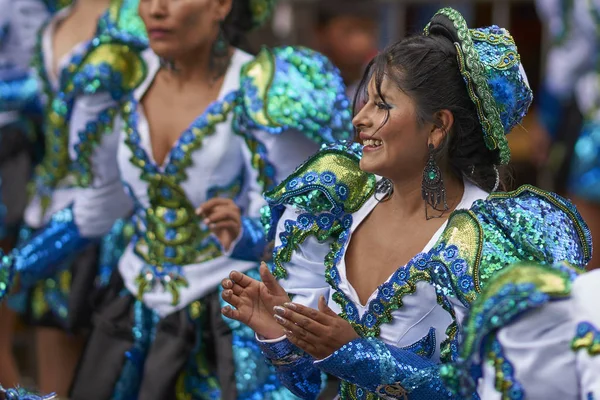 Oruro Bolívia Fevereiro 2017 Caporales Dançarinos Trajes Ornamentados Apresentam Enquanto — Fotografia de Stock