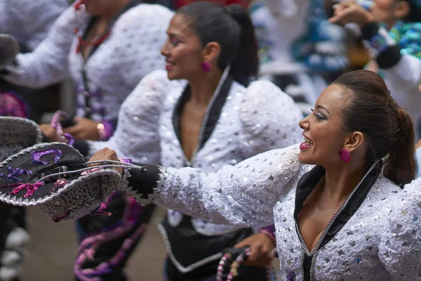 Oruro Bolivia Febrero 2017 Bailarines Caporales Trajes Ornamentados Desfilan Por —  Fotos de Stock