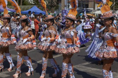 Arica, Chile - 11 Şubat 2017: Morenada dans grubu, yıllık bir street parade sırasında performans Carnaval Andino con la Fuerza del Sol Arica, Chile.