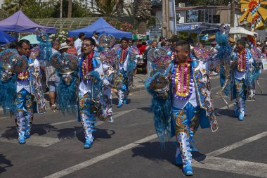 Arica, Chile - 11 Şubat 2017: Morenada dans grubu, yıllık bir street parade sırasında performans Carnaval Andino con la Fuerza del Sol Arica, Chile.