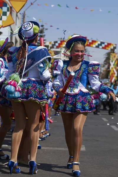 Arica Chile Lutego 2017 Członkinie Grupy Tanecznej Caporales Ozdobnych Kostiumach — Zdjęcie stockowe